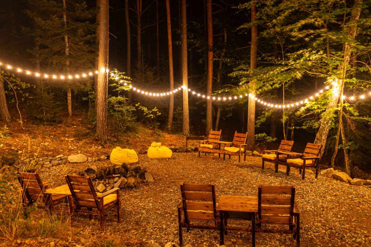 Уютный уголок для вечерних посиделок, можно включить музыку и петь караоке.
