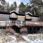 Главный корпус отеля Нарния.