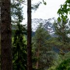 Объект находится в горах, Отель Нарния