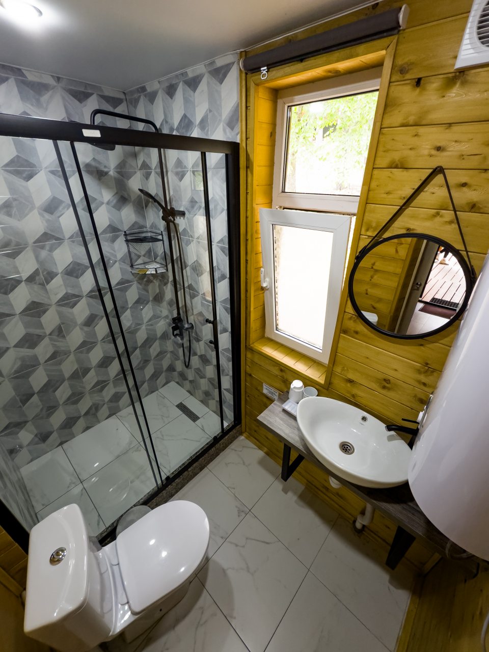 Коттедж (Шале для влюбленных.. в горы), Отель Нарния