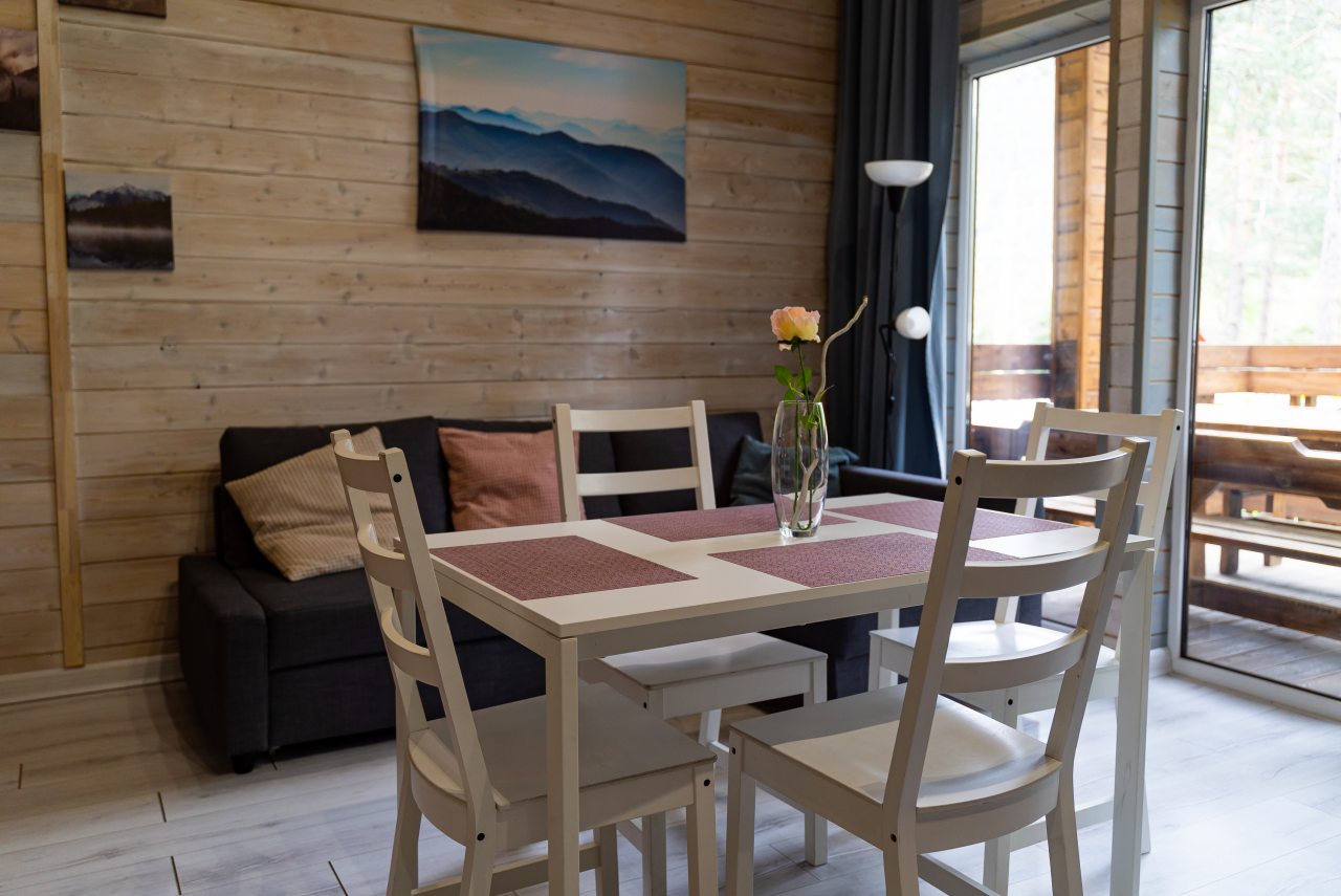 Коттедж (Шале для влюбленных.. в горы), Отель Нарния