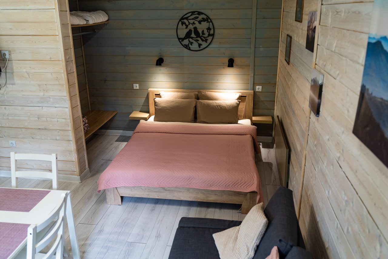 Коттедж (Шале для влюбленных.. в горы), Отель Нарния