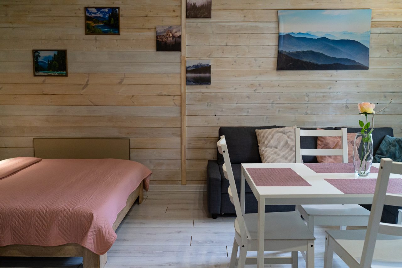 Коттедж (Шале для влюбленных.. в горы), Отель Нарния