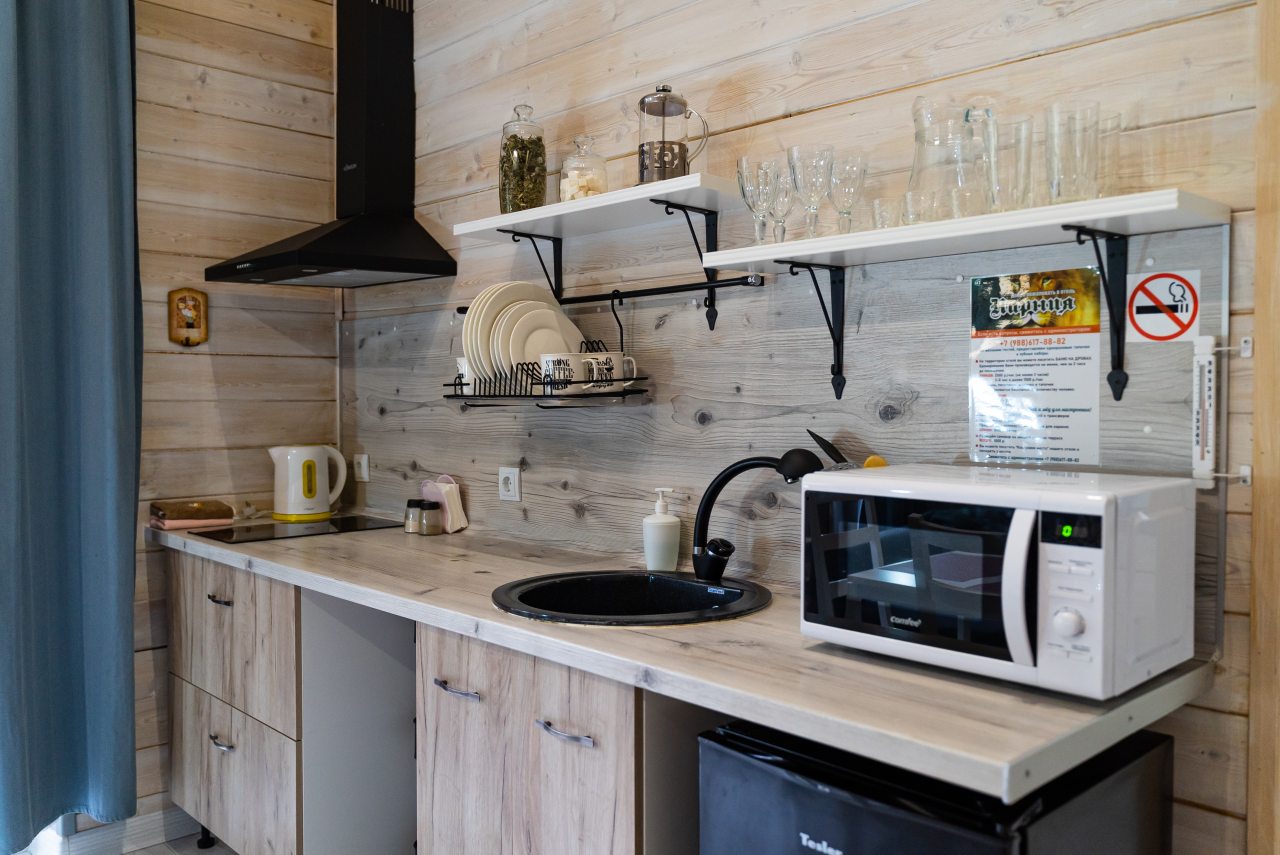 Коттедж (Шале для влюбленных.. в горы), Отель Нарния