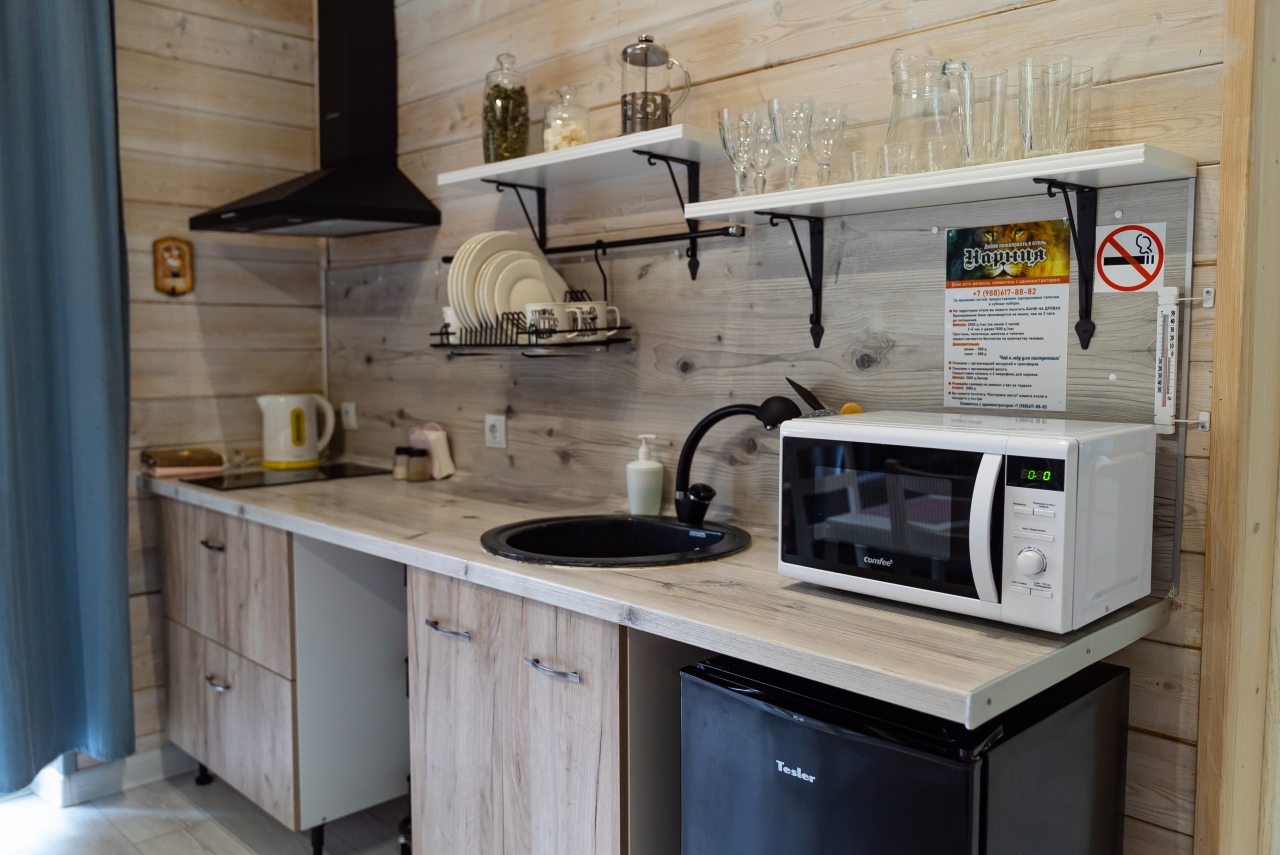 Коттедж (Шале для влюбленных.. в горы), Отель Нарния