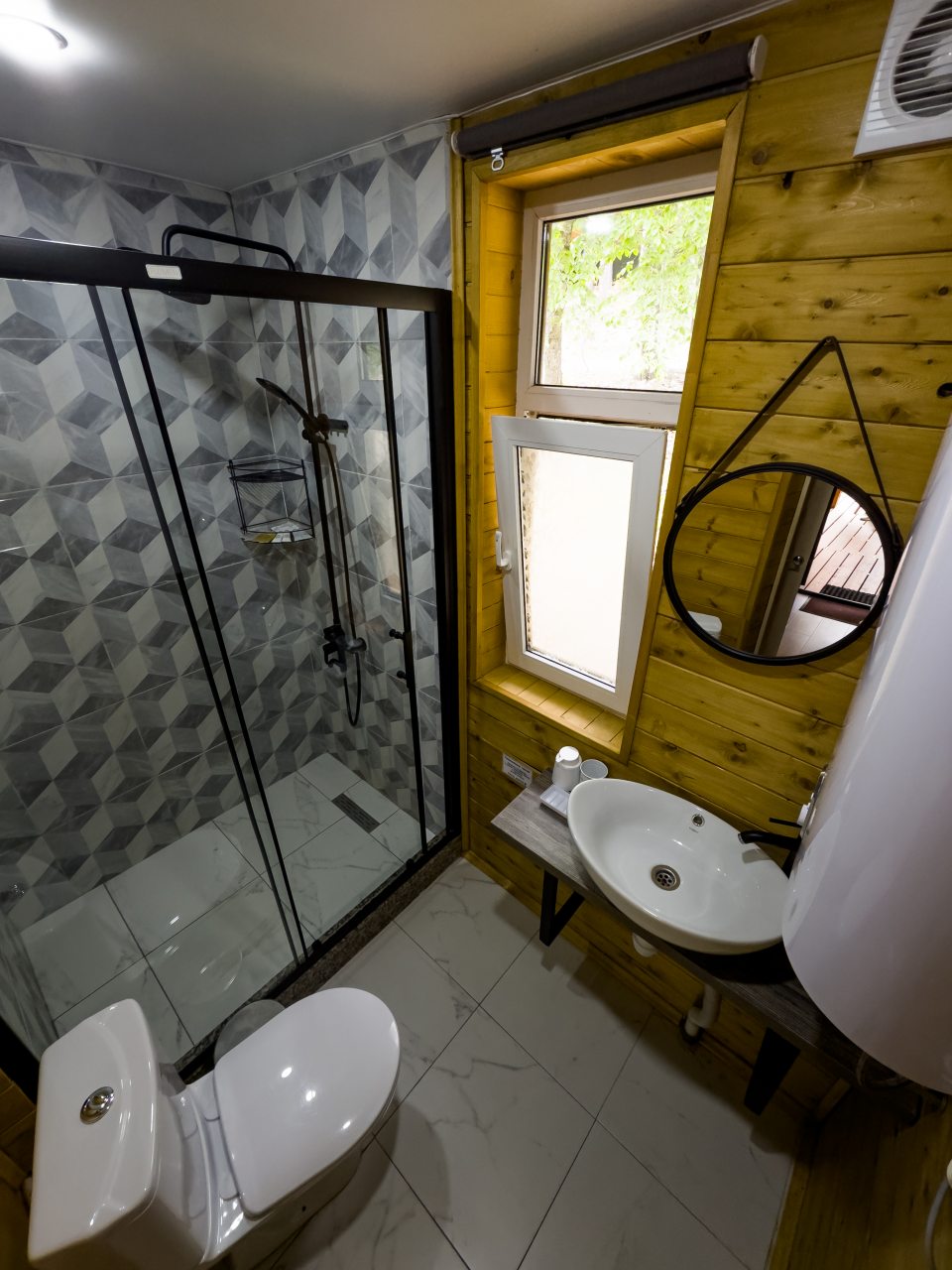 Коттедж (Шале для влюбленных.. в горы), Отель Нарния