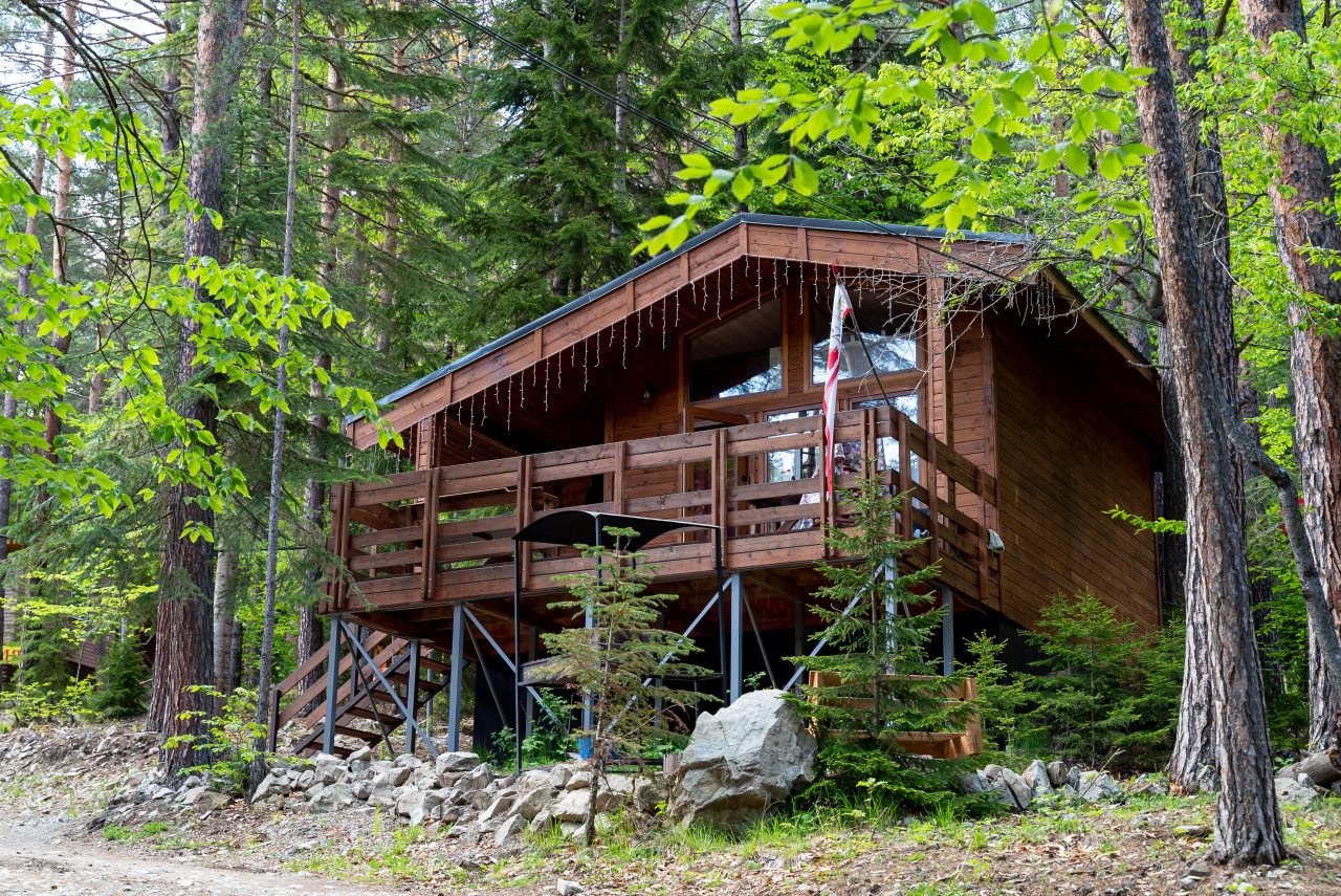 Коттедж (Шале для влюбленных.. в горы), Отель Нарния