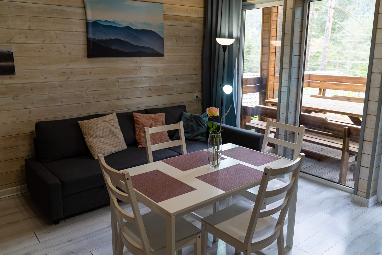 Коттедж (Шале для влюбленных.. в горы), Отель Нарния