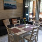 Коттедж (Шале для влюбленных.. в горы), Отель Нарния