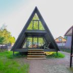 Коттедж (A-frame Red), Загородный отель ЁLKI A-frame Правдино Lake