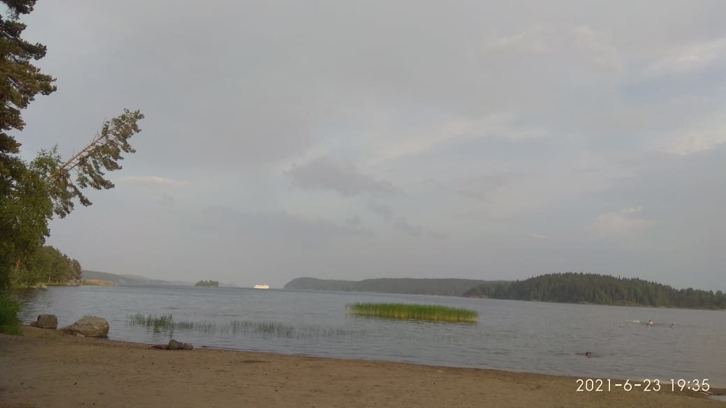 Ладожское озеро и песчаный пляж, около 400м от дома