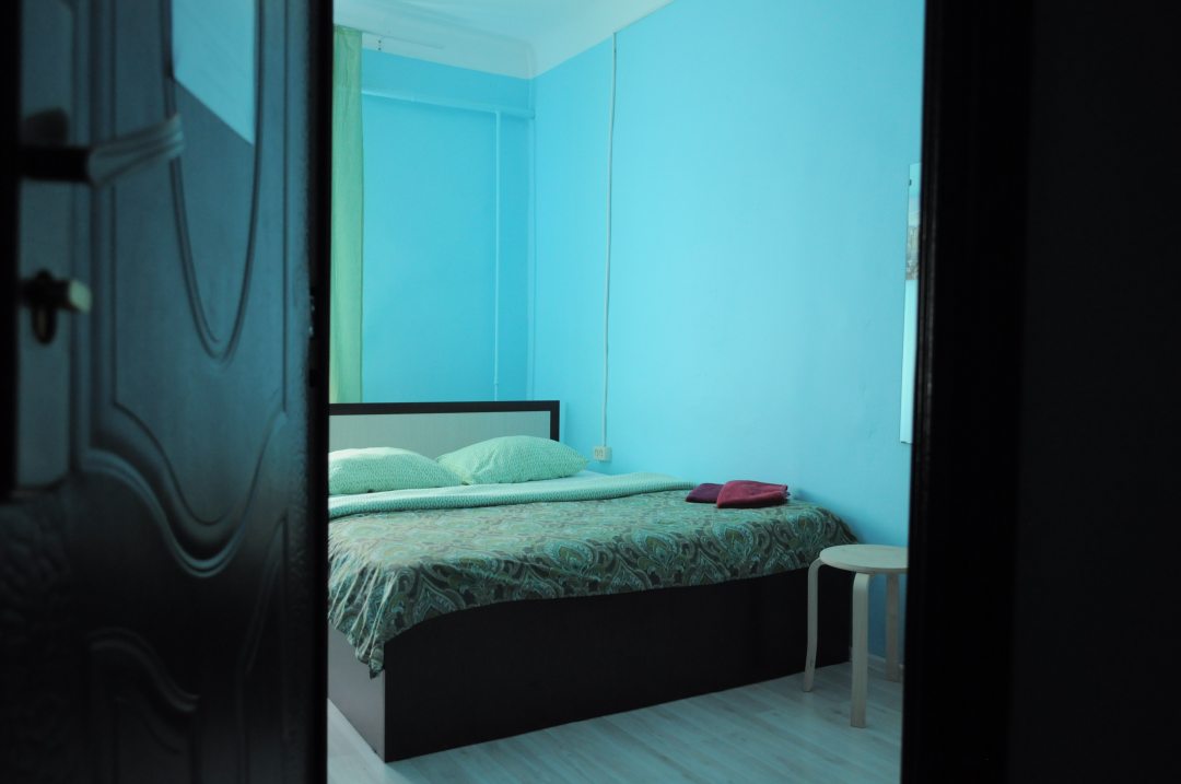 Двухместный (Бюджетный номер с двухспальной кроватью с видом на город) мини-отеля Lokaland, Санкт-Петербург