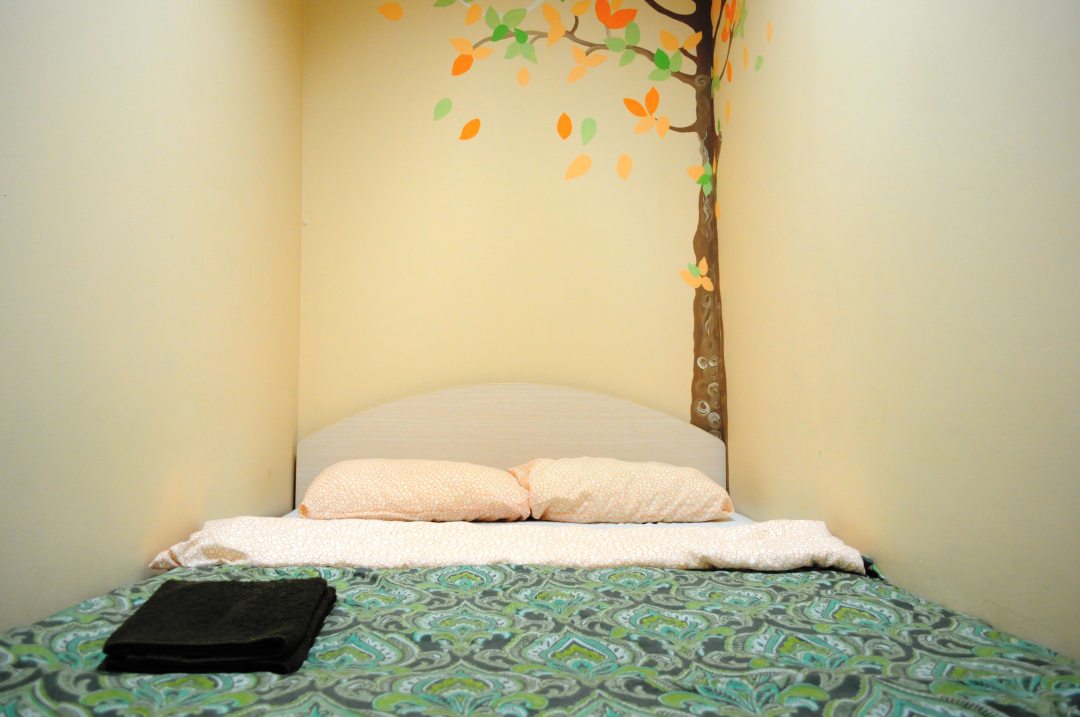 Двухместный (Небольшой номер с двуспальной кроватью без окна) мини-отеля Lokaland, Санкт-Петербург