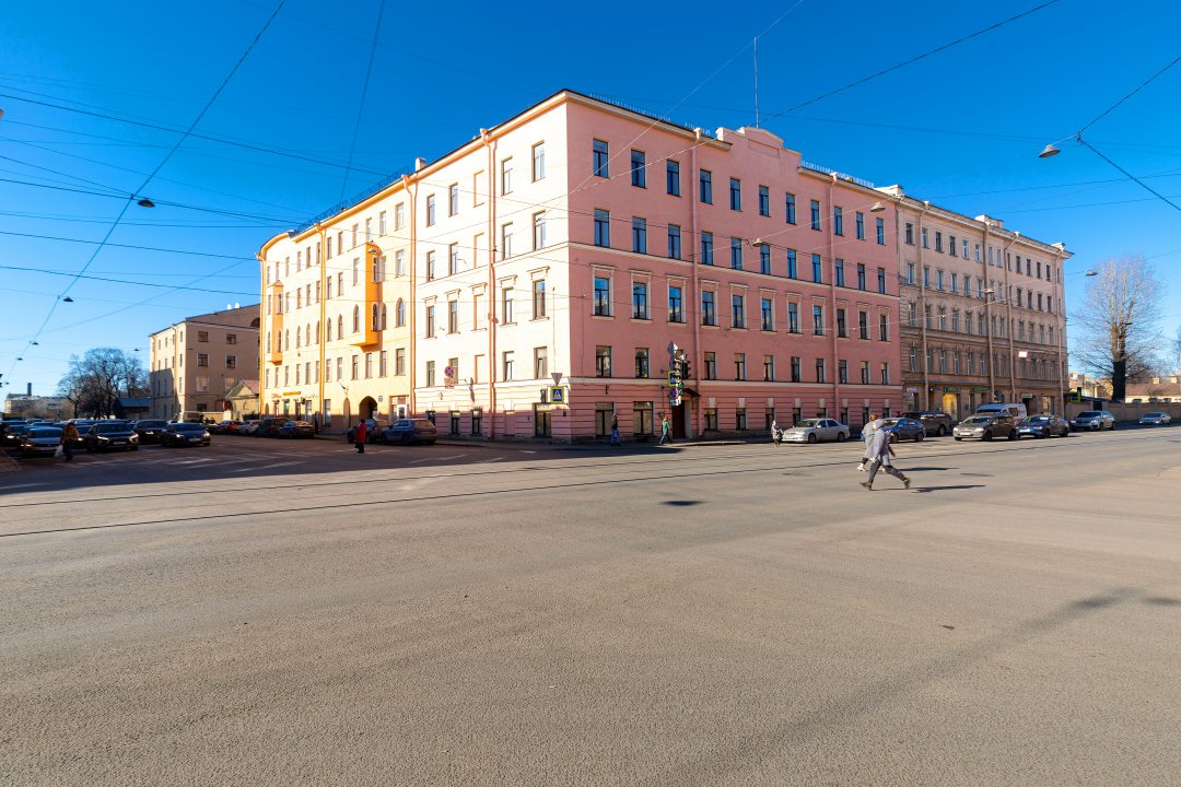 Фасад апарт-отеля Ментор, Санкт-Петербург. Апарт-отель Ментор