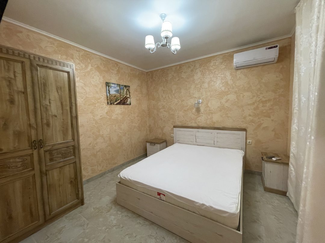 Апартаменты (Апартаменты с 2 спальнями и бассейном) гостевого дома Сандал, Должанская