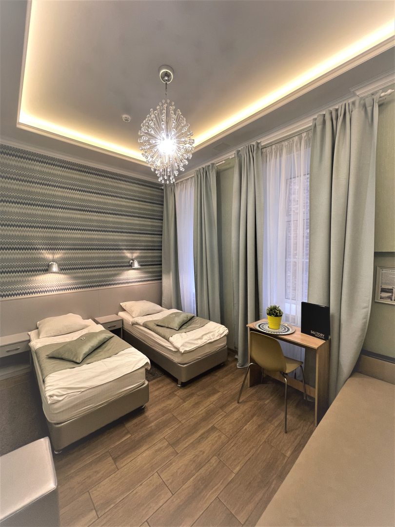 Трехместный (Трехместный номер с одной или двумя кроватями + диван) мини-отеля Salstory, Нижний Новгород