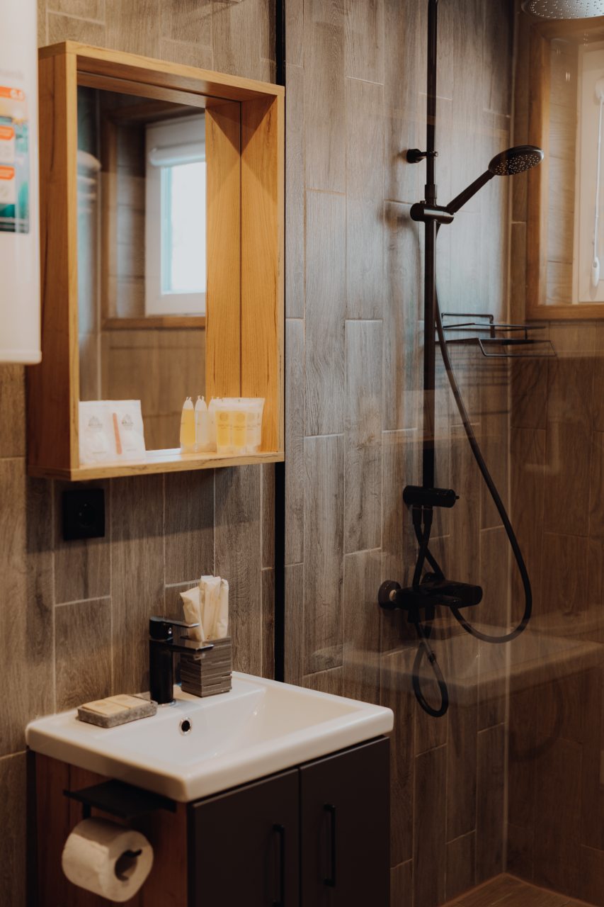 Люкс (Шале), Гостиница Шервуд