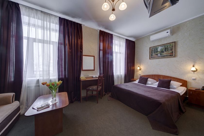 De Luxe (Улучшенный двухместный номер с собственной ванной комнатой) отеля Green, Петергоф