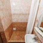 Студио (Студио), Отель Нинель