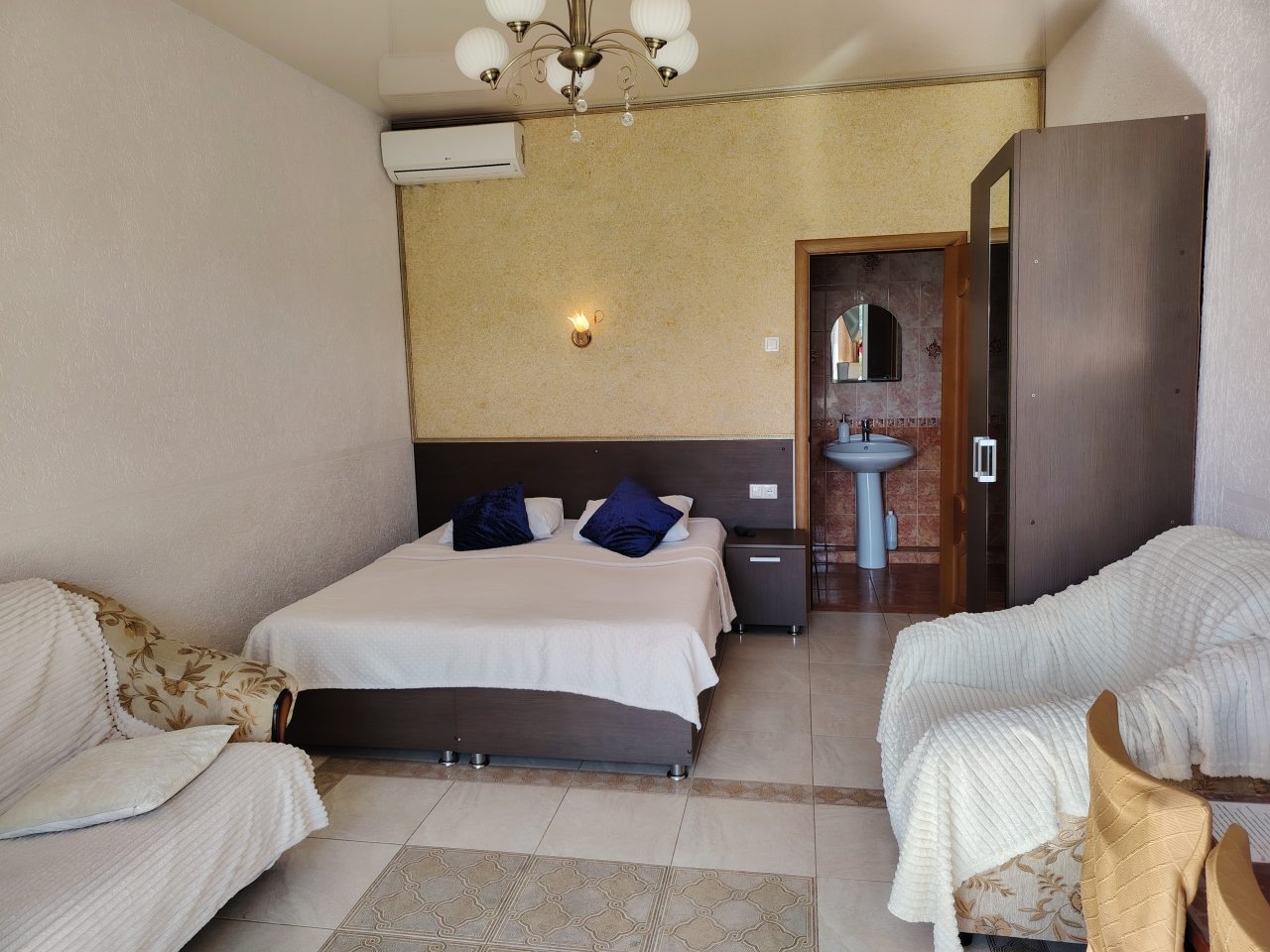 Сюит (Balcony (2 этаж)), Отель Нинель