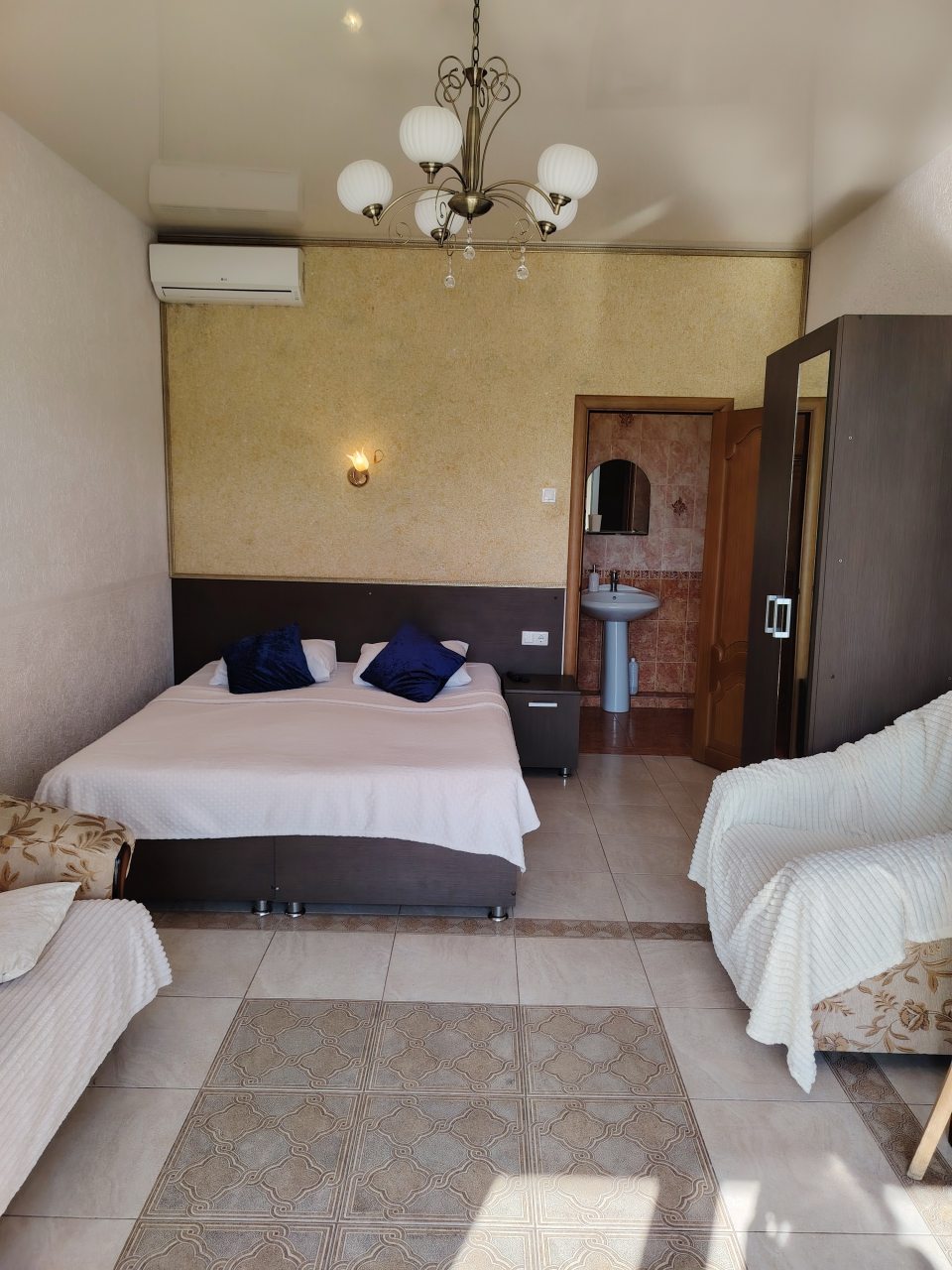 Сюит (Balcony (2 этаж)), Отель Нинель