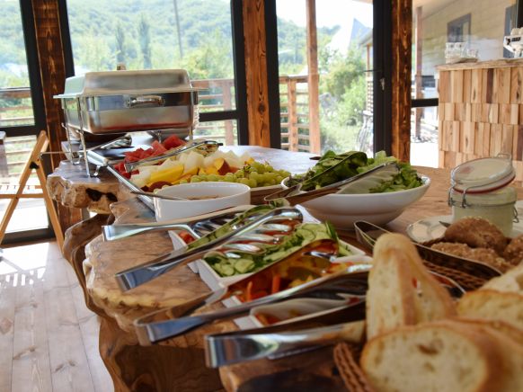 Шведский стол, Глэмпинг Ananda Glamping