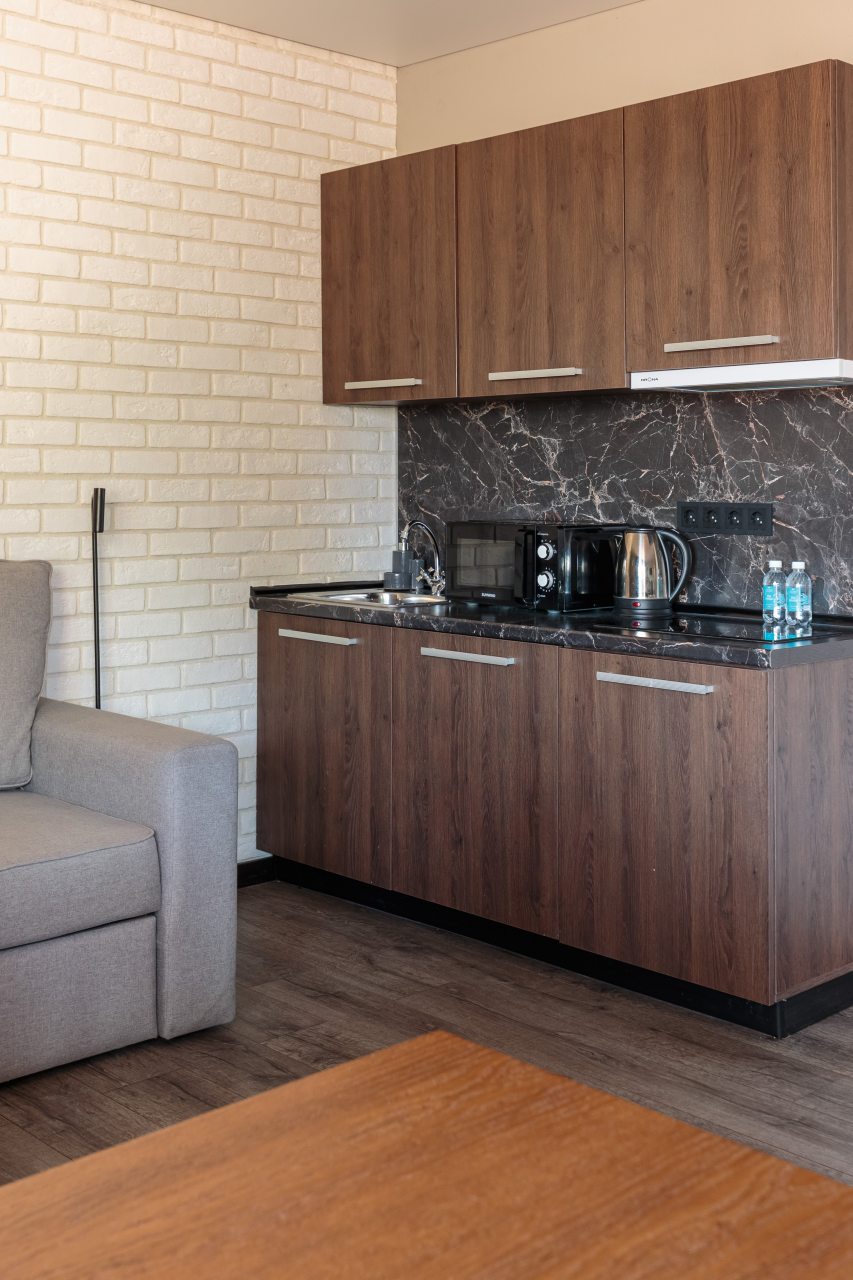 Кухонная зона в номере