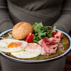 Доставка еды и напитков в номер, Загородный отель Berloga Country Resort