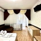 Отдых на море в Лоо. Двухкомнатный семейный номер на 3 эт