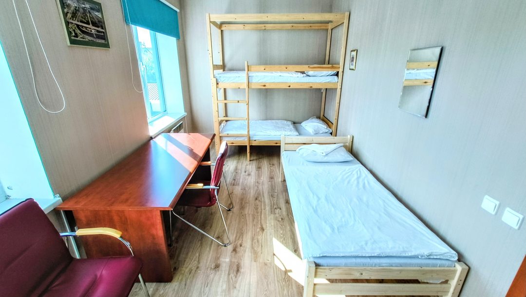 Трёхместный и более (Трёхместная комната с 3 односпальными кроватями  (90*200 см) с электронным замком) хостела Невский, Калининград