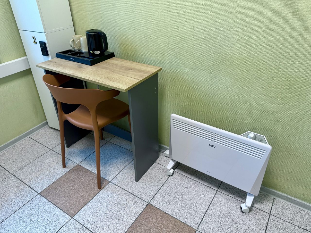 Одноместный (Отдельная комната с односпальной кроватью с электронным замком), Хостел Невский