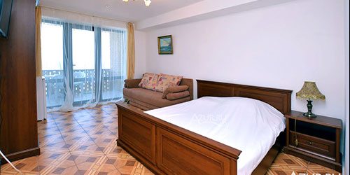 Двухместный (Улучшенный с балконом) отеля Корона, Утес, Крым