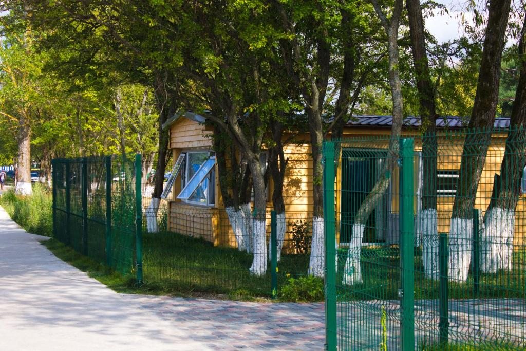 Коттедж (Кемпинги 4 местные) базы отдыха Holiday Park Zelenogradsk, Зеленоградск