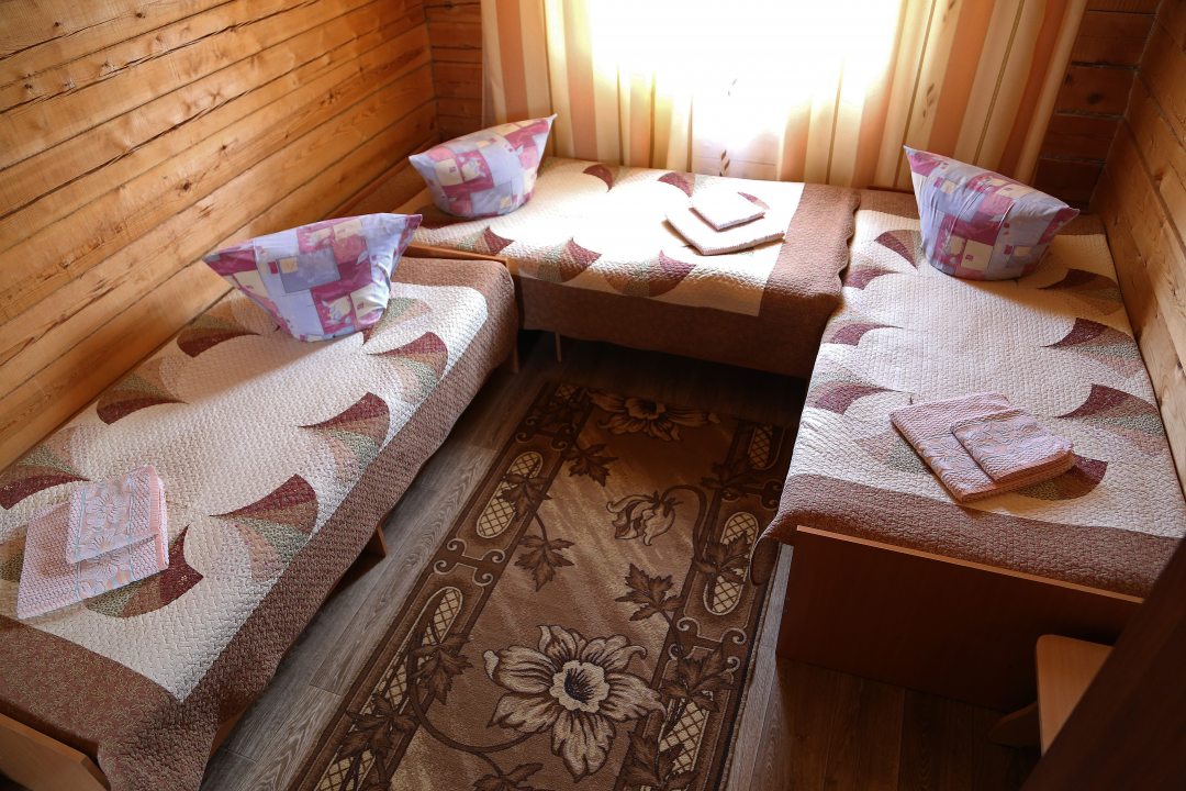 Трехместный (Номер эконом-класса с 3 раздельными кроватями) базы отдыха Усадьба Набаймар, Хужир