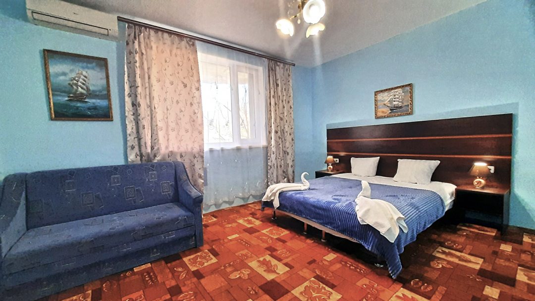 Трёхместный и более (Номер без балкона) гостевого дома ИРИНА, Приветное, Крым