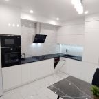 Кухня с посудомоечной машиной,  TV Smart, духовкой, газовой поверхностью, микроволновкой, посудой и многое другое