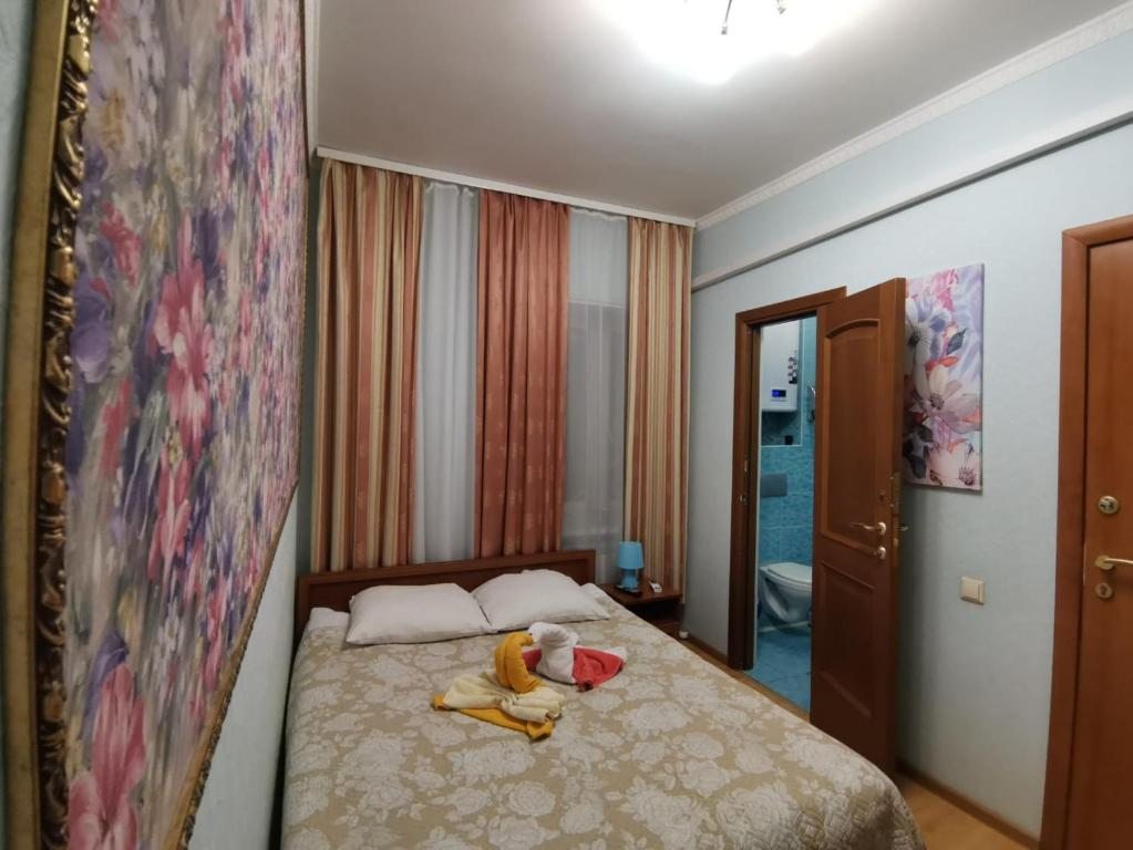 Двухместный (Стандартный двухместный номер с двуспальной кроватью и 1 односпальной кроватью) гостевого дома Бон-Аппарт, Санкт-Петербург