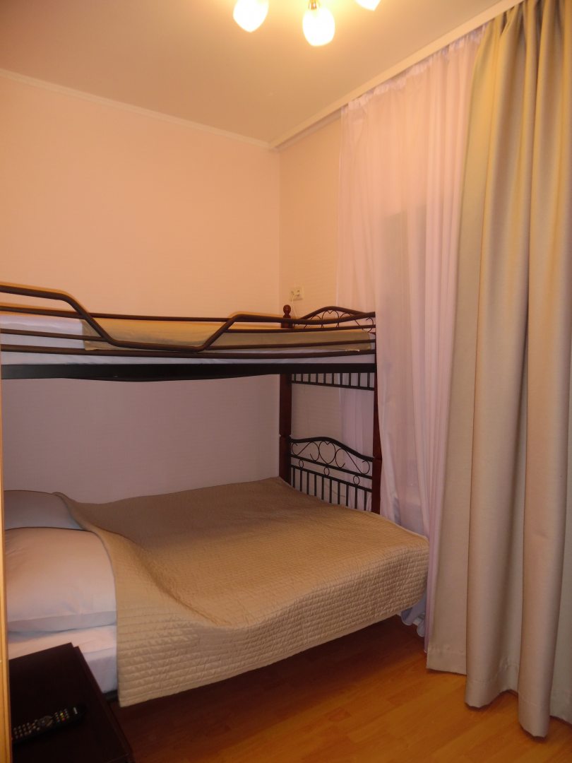 Двухместный (Стандартный двухместный номер с двуспальной кроватью и 1 односпальной кроватью) гостевого дома Бон-Аппарт, Санкт-Петербург