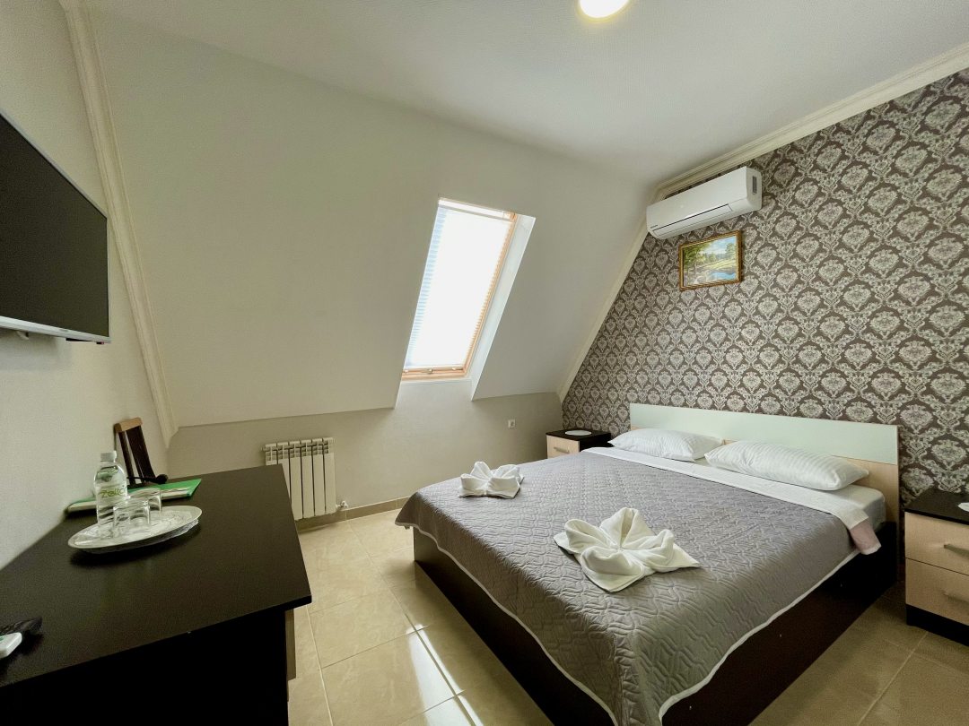Двухместный (Бюджетный двухместный номер с 1 кроватью) гостиницы MONAKO, Кабардинка