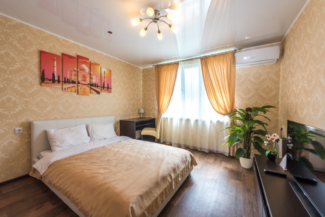 Трехместный (стандартный номер с 1 двуспальной кроватью) отеля Вечерний Город, Севастополь