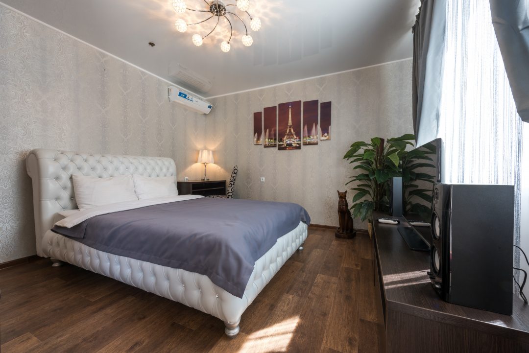 Трехместный (номер люкс с 1 двухспальной кроватью) отеля Вечерний Город, Севастополь