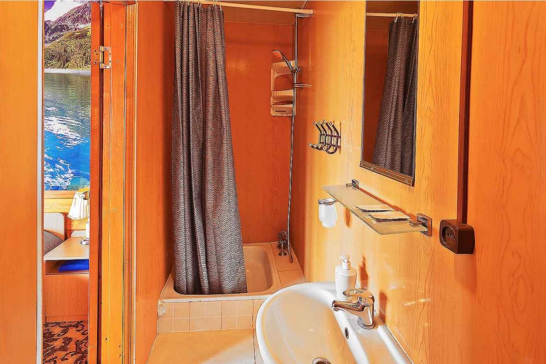 Трёхместный и более (Номер категории "Комфорт" с собственным туалетом и душем), Гостевой дом Горная Антавия