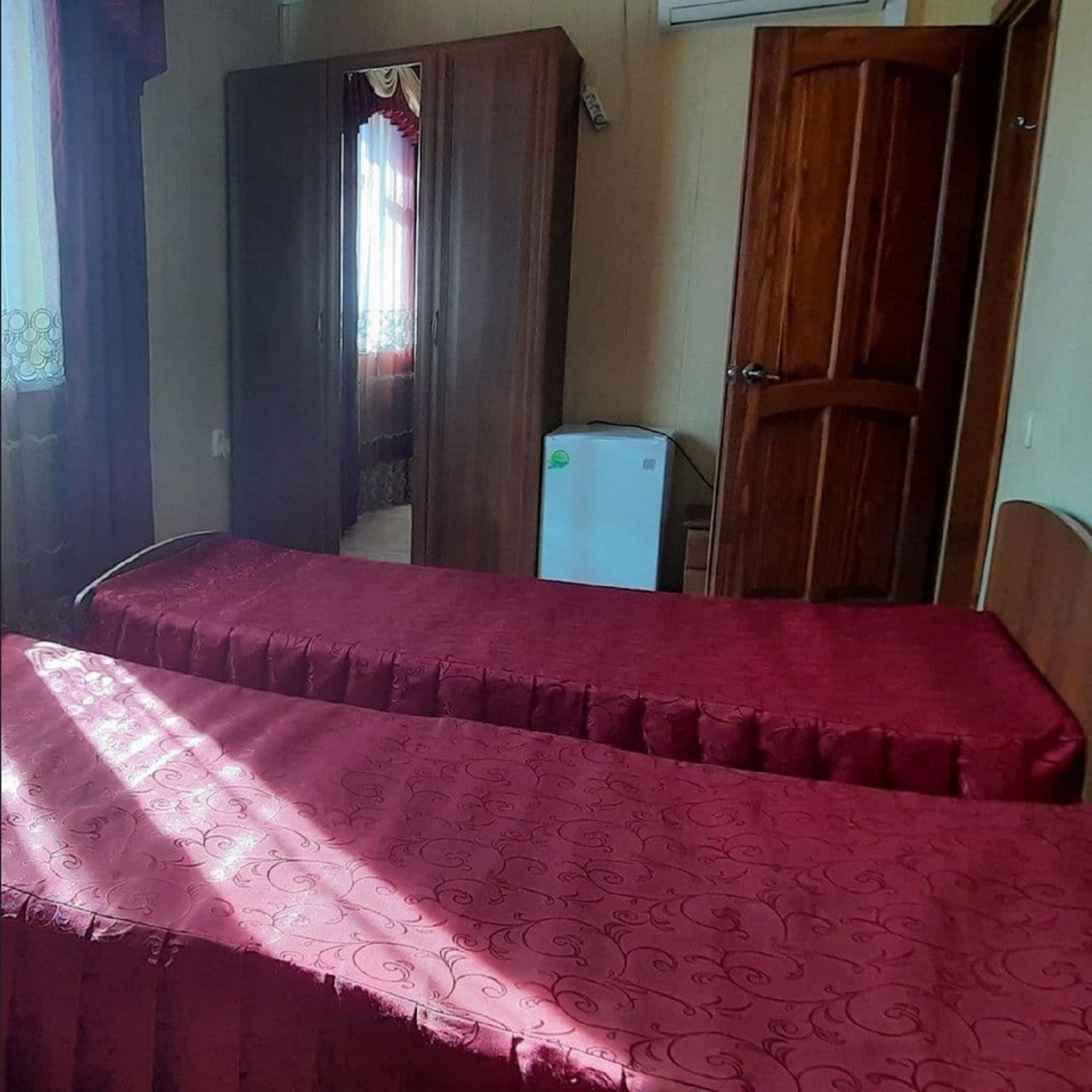 Двухместный (Стандартный 2х местный с двумя раздельными кроватями) гостевого дома Ульяна, Геленджик