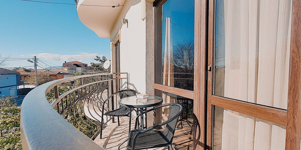 Трёхместный и более (Семейный с балконом), Гостевой дом Отель 777