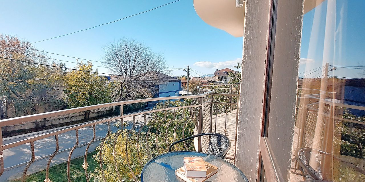 Трёхместный и более (Семейный с балконом), Гостевой дом Отель 777