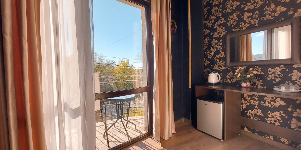 Трёхместный и более (Семейный с балконом), Гостевой дом Отель 777