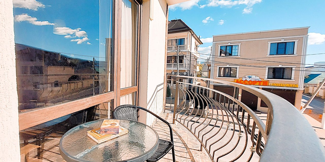 Трёхместный и более (Семейный с балконом), Гостевой дом Отель 777