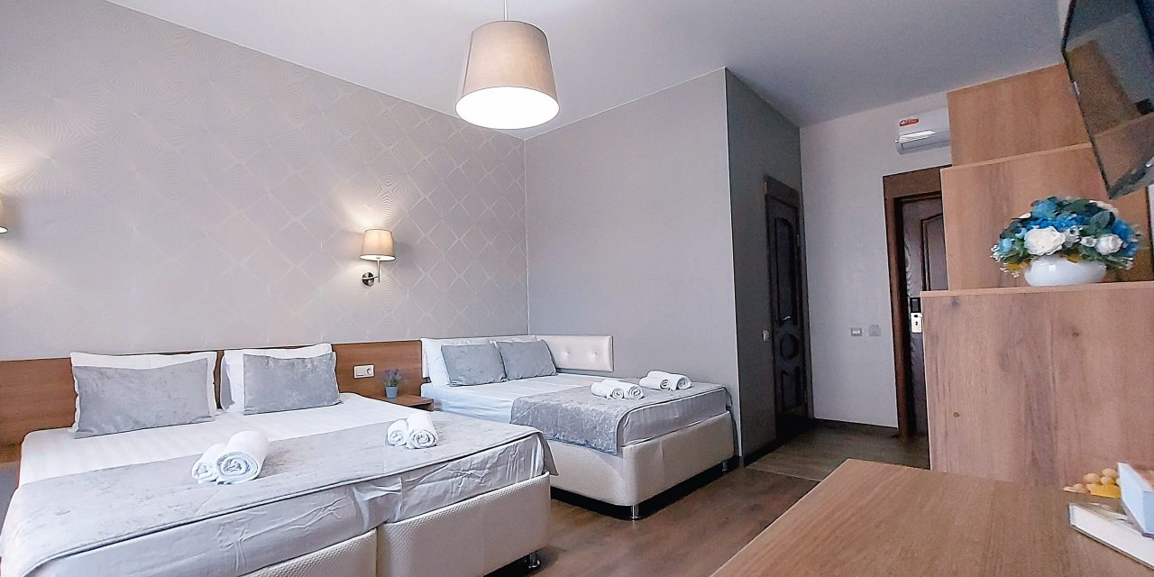 Четырехместный (Улучшенный с балконом), Гостевой дом Отель 777