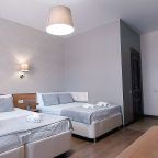 Четырехместный (Улучшенный с балконом), Гостевой дом Отель 777