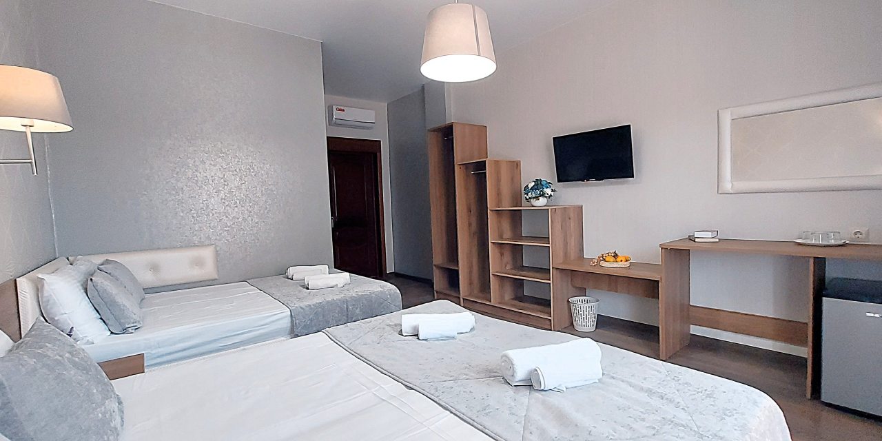 Четырехместный (Улучшенный с балконом), Гостевой дом Отель 777